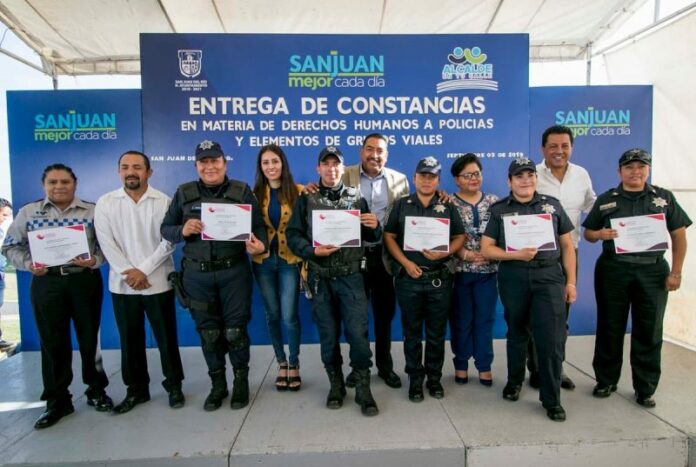 Reconocen a policías y agentes viales de SJR por capacitación en Derechos Humanos Reconocen a policías y agentes viales de SJR por capacitación en Derechos Humanos