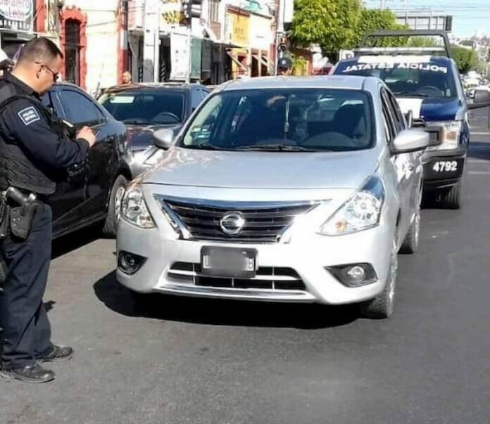 Policía-Estatal-asegura-vehículo-con-reporte-de-robo-desde-el-año-2017-gracias-a-arcos-lectores-de-placas..jpg