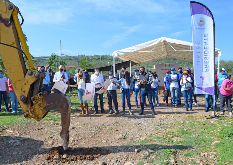 Inicia Toño Mejía proyectos de obra pública en Tequisquiapan