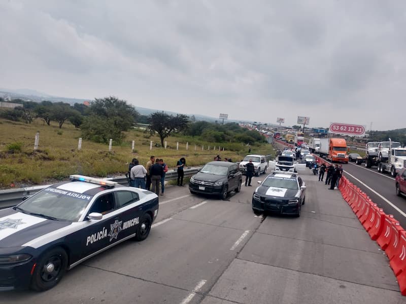 Narcomenudistas ofrecen un auto deportivo para no ser detenidos en SJR Querétaro