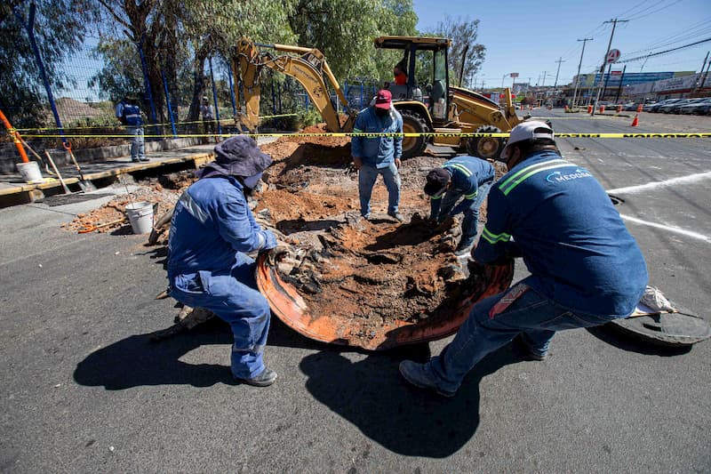 Inician reparaciones de drenaje dañado por incendio en zona oriente de San Juan del Río