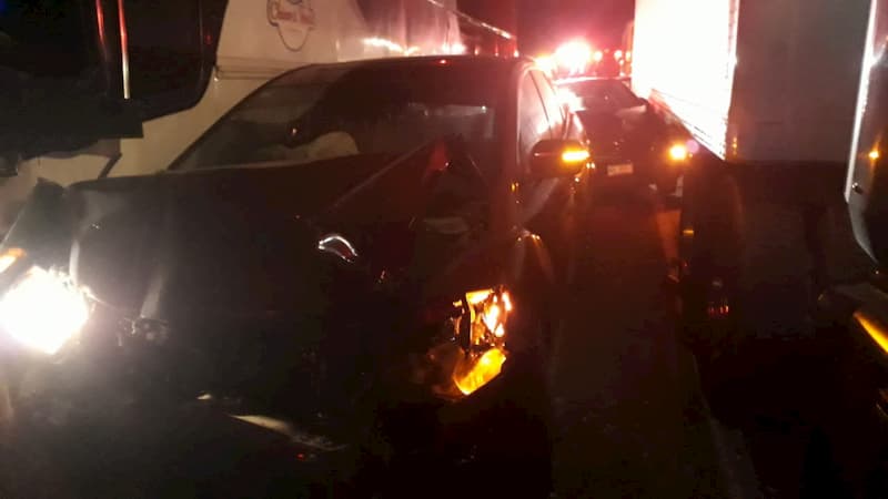 Bloqueada la México-Querétaro por accidente entre 8 vehículos 4