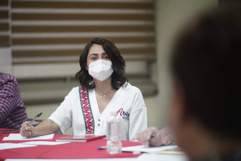 Reunión entre Abigail Arredondo y el sector salud de Querétaro