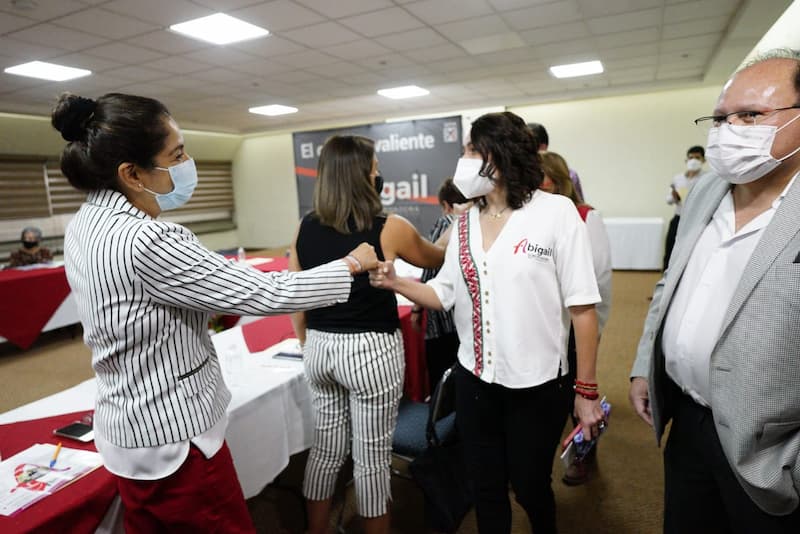 Reunión entre Abigail Arredondo y el sector salud de Querétaro