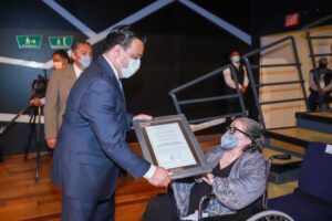 Municipio de Querétaro entrega preseas y homenajes póstumos a queretanos destacados