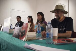 Presenta UAQ libro “A un alguien, en algún lugar”