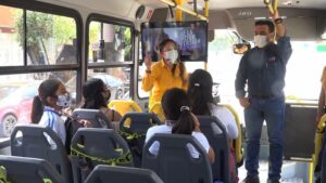 Luis Nava supervisa servicio de Transporte Escolar Gratuito en el municipio de QRO