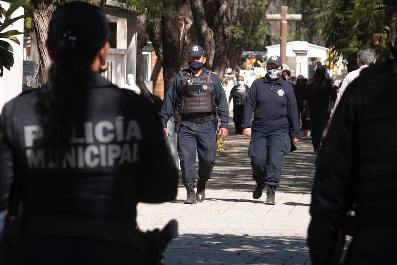 SSPM-SJR y Protección Civil mantienen activos los trabajos de seguridad en panteones y calles de San Juan del Río durante festejos de Día de Muertos