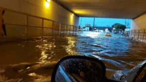 Hubo más de 30 reportes por fuerte lluvia; atienden cuerpos de emergencia de SJR