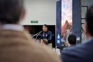 Roberto Sosa expone logros y acciones en materia de obra pública ante CMIC