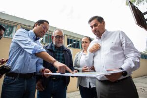 Secretario Particular visita escuela secundaria general Quetzalcóatl en Corregidora