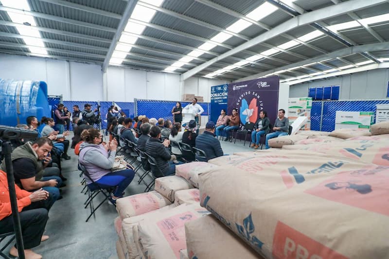 Programa Adelante Mi Querido San Juan entrega 36 toneladas de cemento a ciudadanos