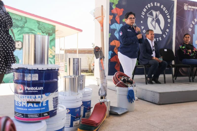 Programa Adelante Mi Querido San Juan dona insumos a escuelas de San Juan del Río