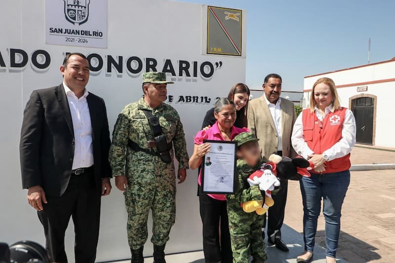 Roberto Cabrera asiste a ceremonia del Programa Soldado Honorario en La Llave, SJR 1