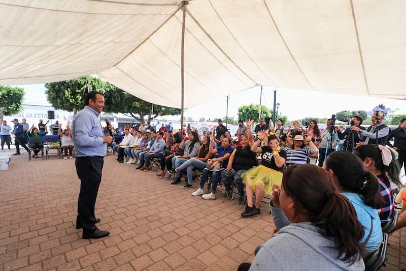 El alcalde enfatiza la importancia de la familia; anuncia cámaras corporales a policías y patrullas en San Juan del Río