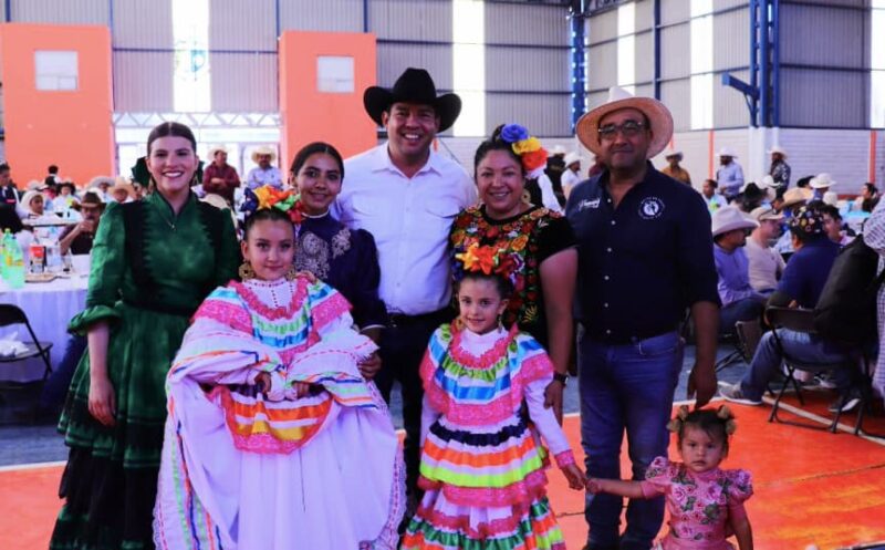 Alcalde Roberto Cabrera celebra con jinetes la exitosa Cabalgata de la Amistad 2023 en San Juan del Río