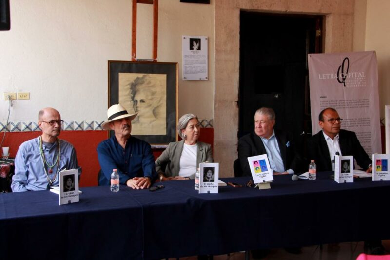 Presentan libros "La errática vigilia" y "El ruido de los tiempos, antología de textos periodísticos", en Municipio de Querétaro