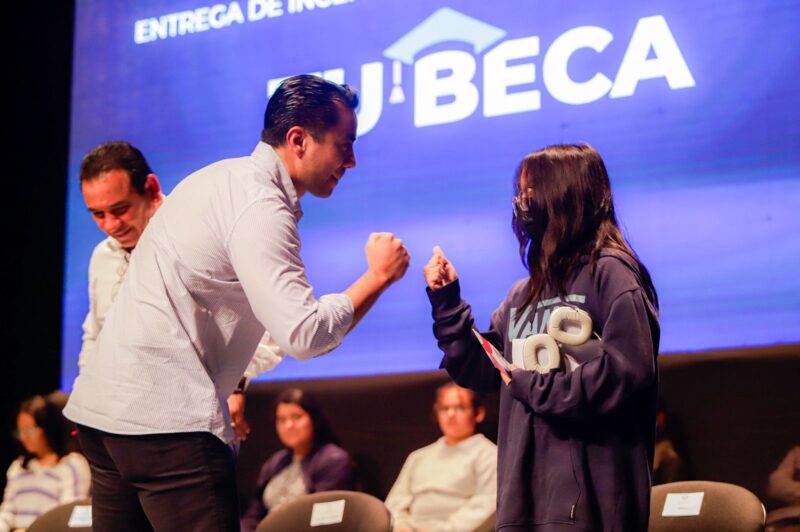 Felifer Macías y la apuesta por la educación en Querétaro