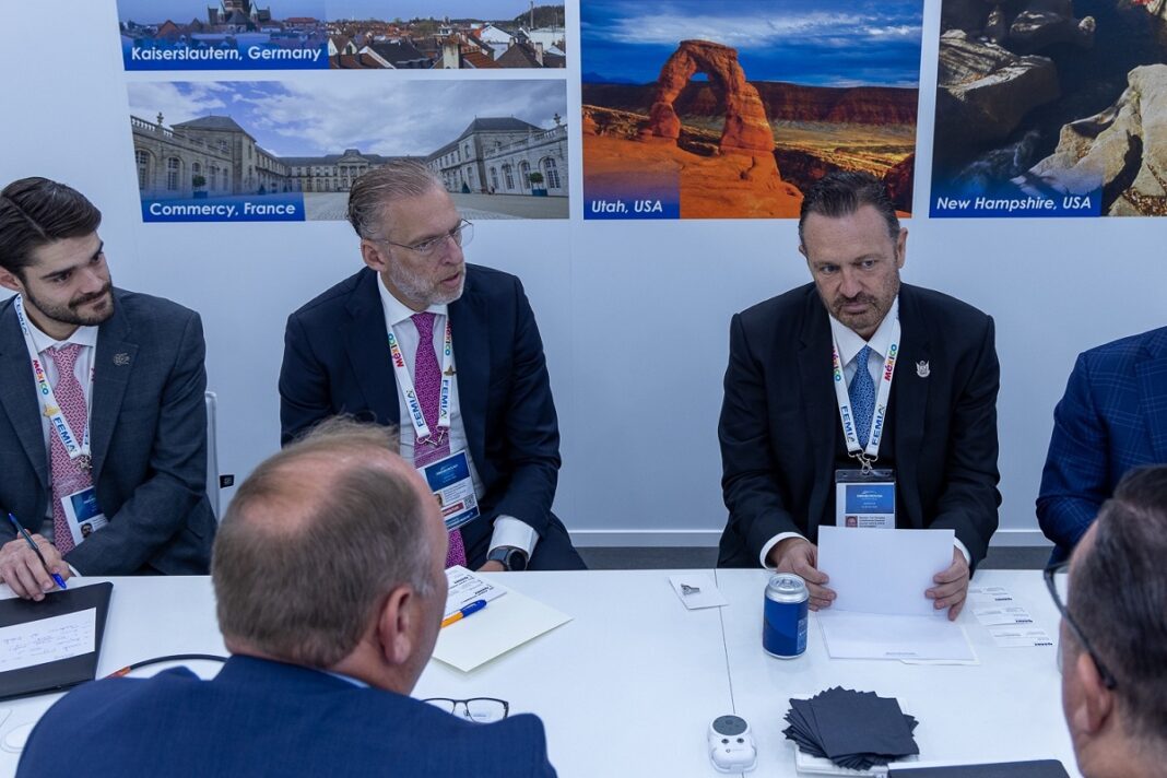 Mauricio Kuri promueve ventajas de Querétaro ante Albany en la Feria Aeroespacial de Farnborough