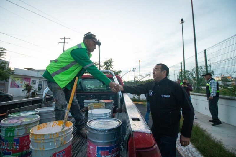 Roberto Cabrera supervisa mejoras en el parque de la colonia La Peña en San Juan del Río