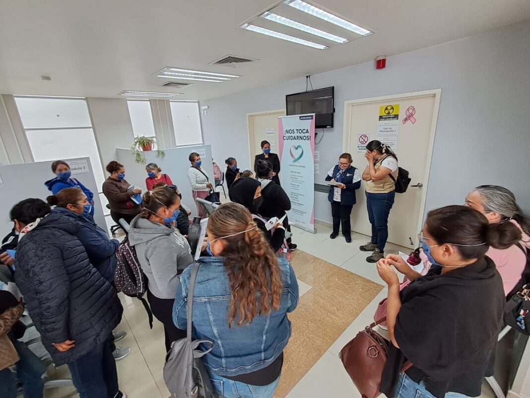 SESA promueve la detección oportuna de cáncer de mama en Cerro de la Cruz