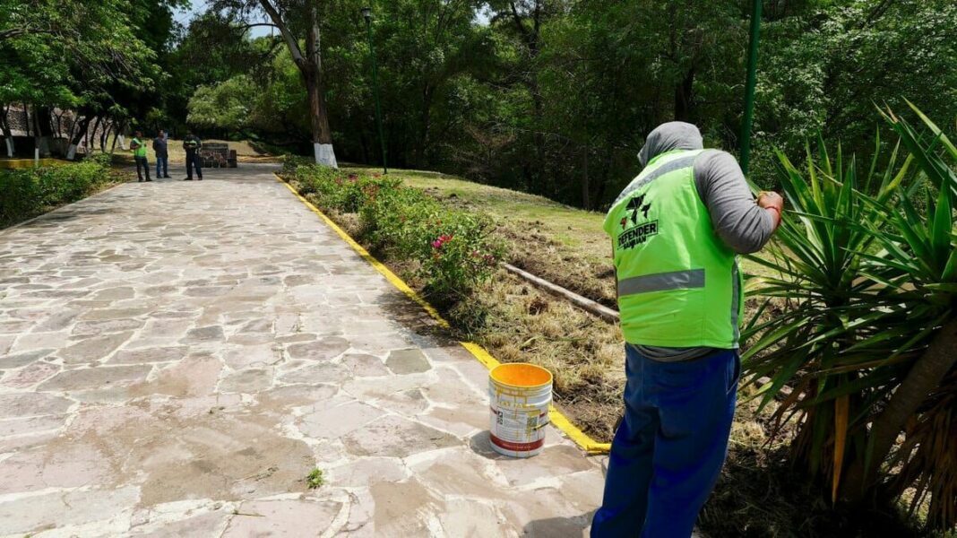 Servicios Públicos mejora imagen urbana en Puente de la Historia en San Juan del Río