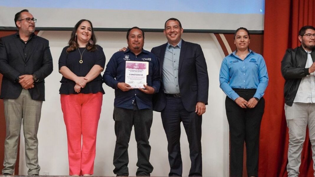 Entregan constancias de Lenguaje Incluyente a trabajadores de San Juan del Río