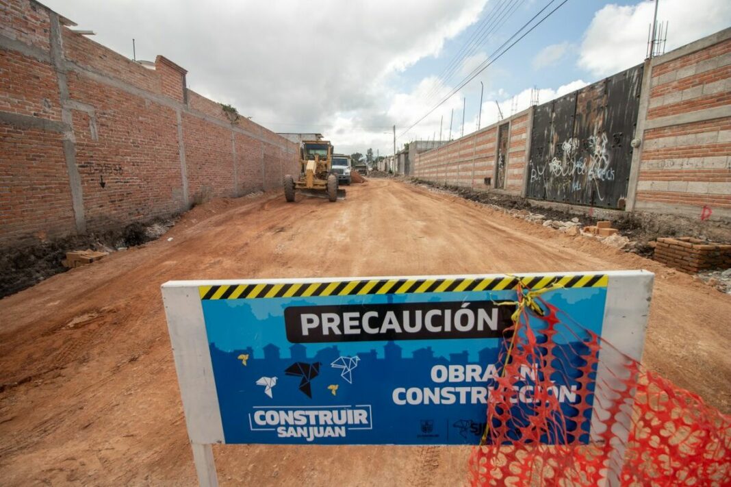 Avanza rehabilitación de calles en Rancho de Enmedio con inversión de 5.1 mdp