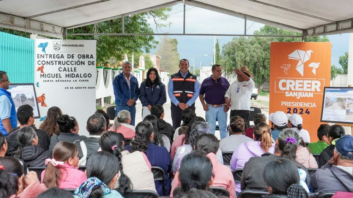 Entrega Roberto Cabrera construcción de calle en Santa Bárbara La Cueva