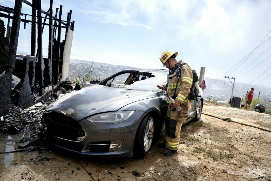 México mágico: Se quema un Tesla conectado a un «diablito» en Tijuana