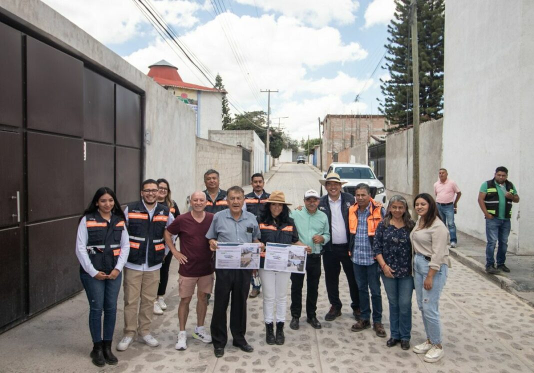 Entrega y supervisa obra Roberto Cabrera en Paso de Mata y Granjas Banthí