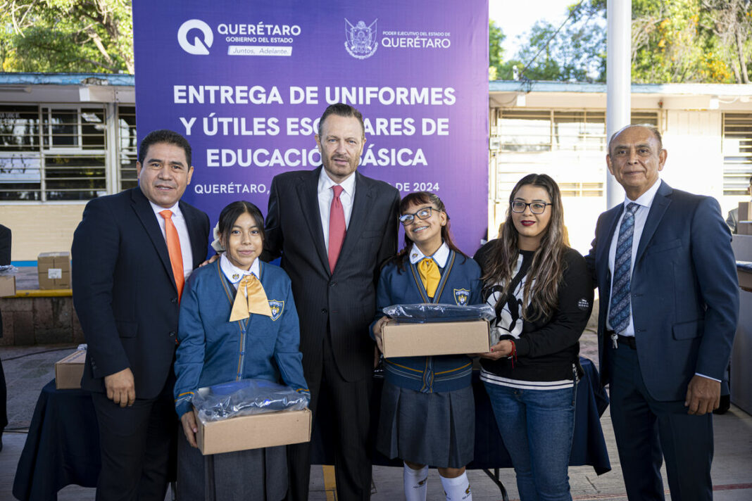 Mauricio Kuri entregó apoyos a alumnos de educación básica en Querétaro