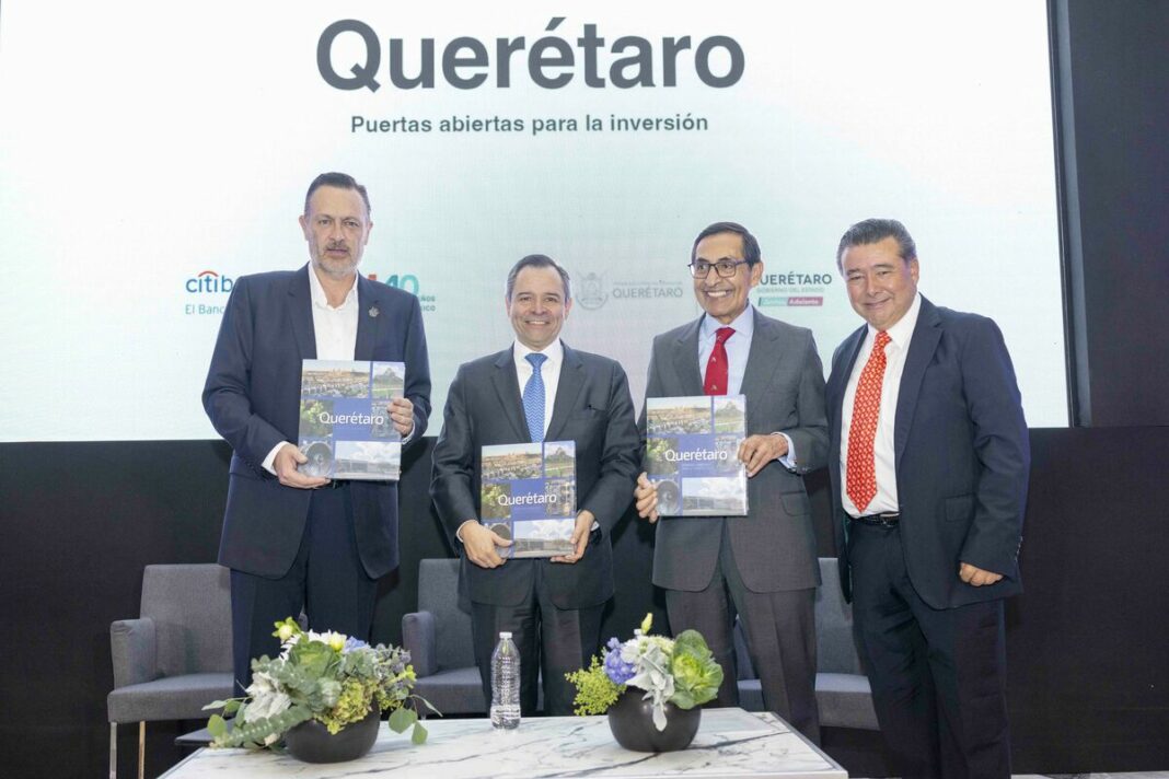 Presentan libro 