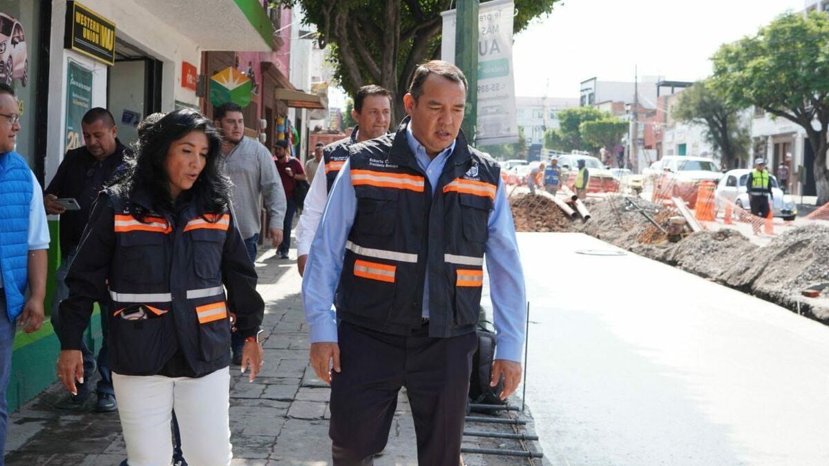 Roberto Cabrera supervisa avance de rehabilitación de avenida Juárez