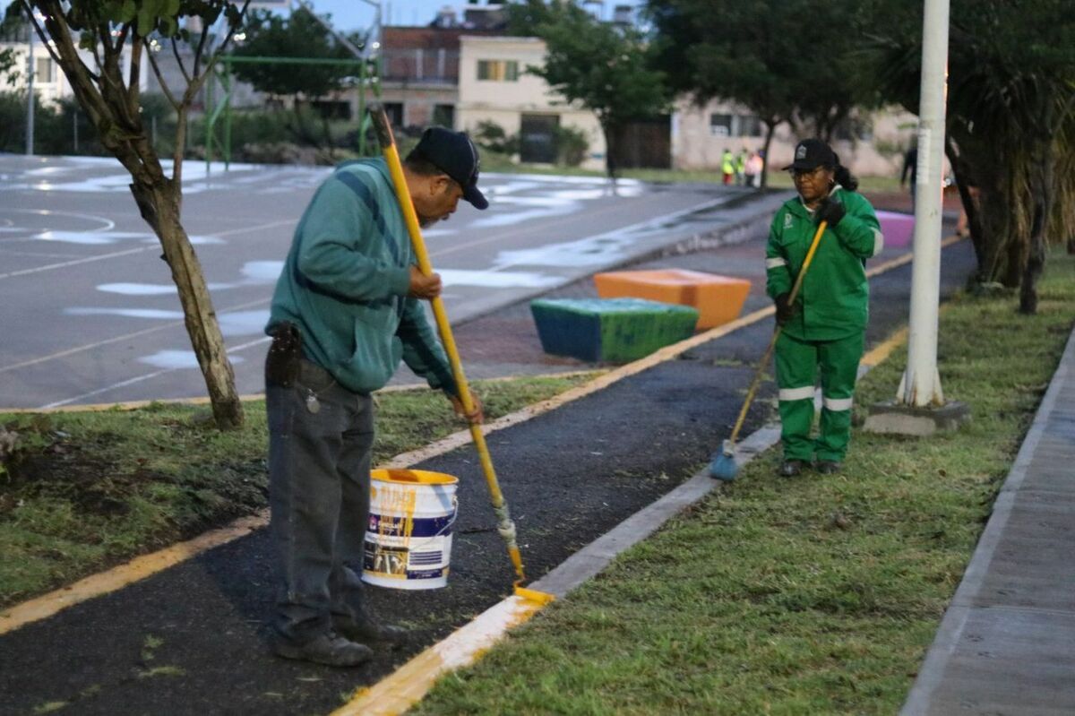 Roberto Cabrera supervisa labores de limpieza y mantenimiento en Vista Hermosa