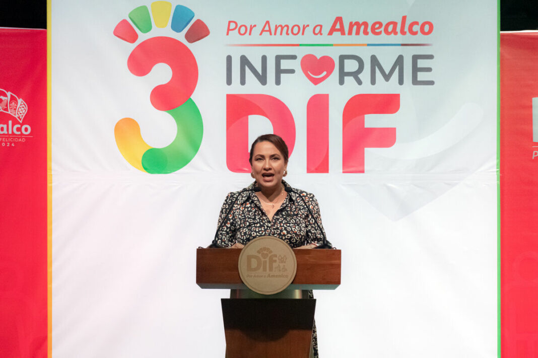 Rinde Anel López Ruiz Tercer Informe de Actividades del Sistema Municipal DIF Amealco