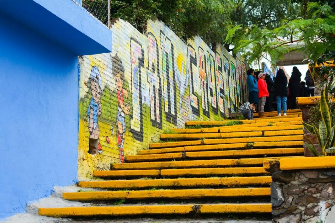 Roberto Cabrera entrega rehabilitación de andador en Río Concá, San Cayetano