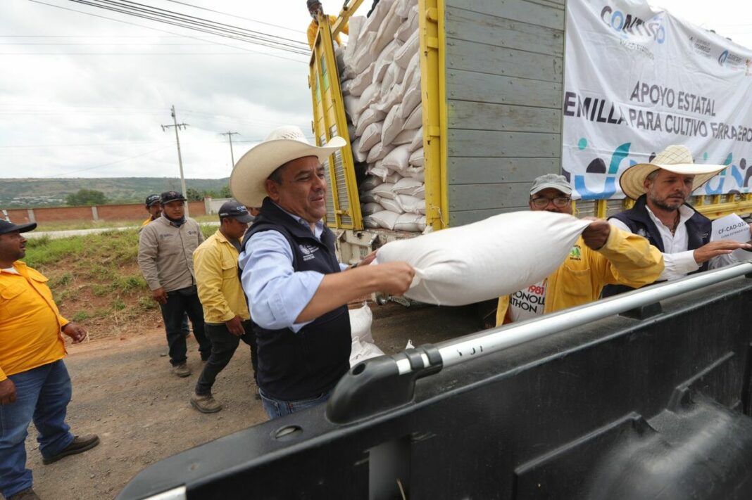 SEDEA supera el 70% en entrega de semilla forrajera a productores queretanos