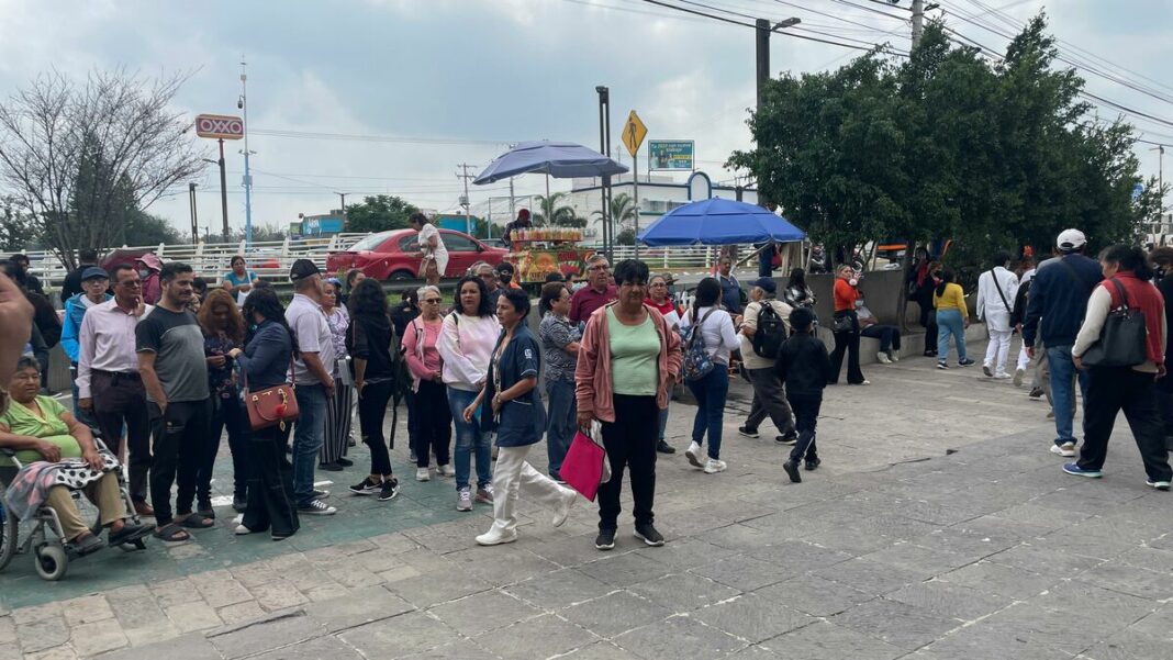 Simulacro de evacuación por sismo en el Hospital #3 del IMSS en San Juan del Río