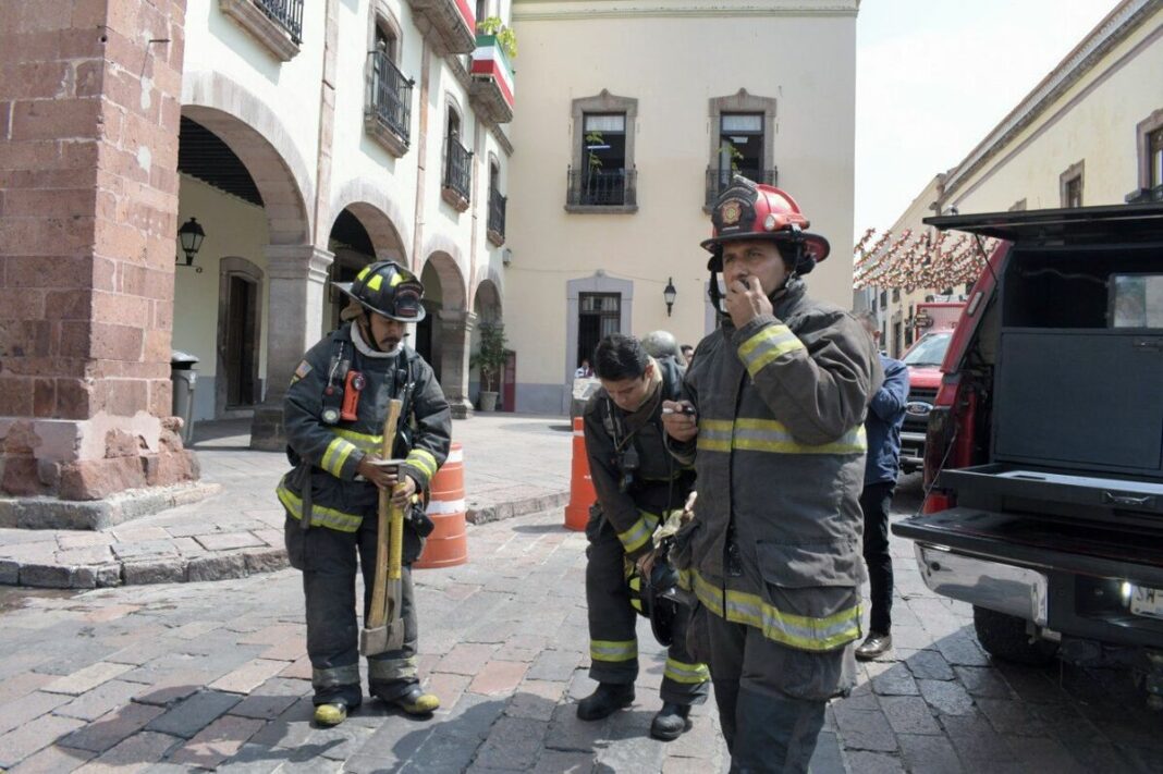 Trabajadores de Palacio de Gobierno participan en macrosimulacro nacional