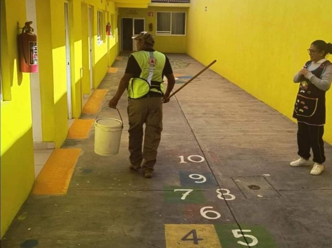 Hallan serpiente en primaria de Pedro Escobedo