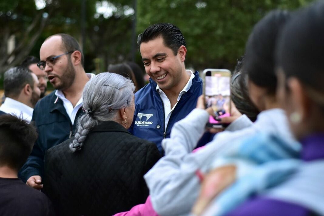 Asume Felifer Macías compromiso ciudadano en calles de Santa Rosa Jáuregui