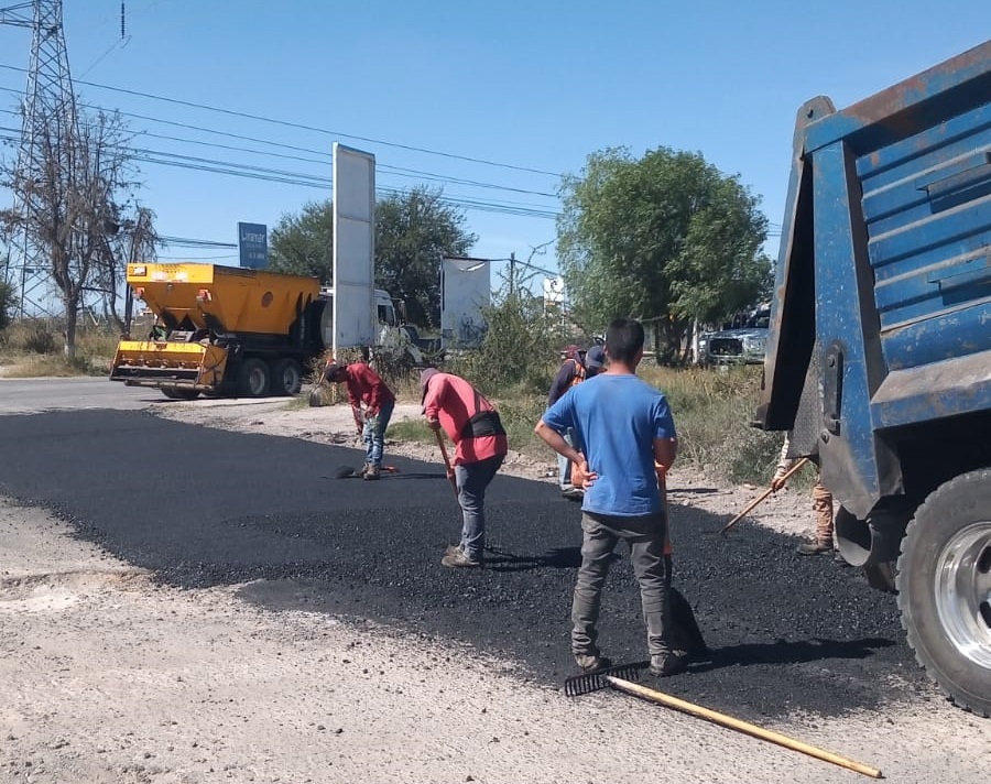 Comienza programa de bacheo en comunidades de Pedro Escobedo