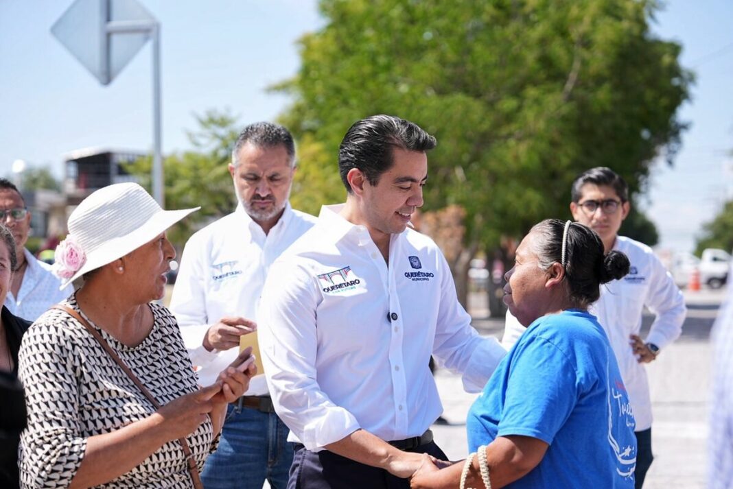 Acompaña Felifer Macías al Gobernador en la entrega de calles renovadas en Félix Osores