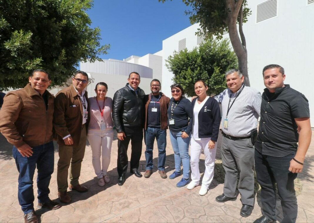 Felicita Roberto Cabrera a médicos en su día