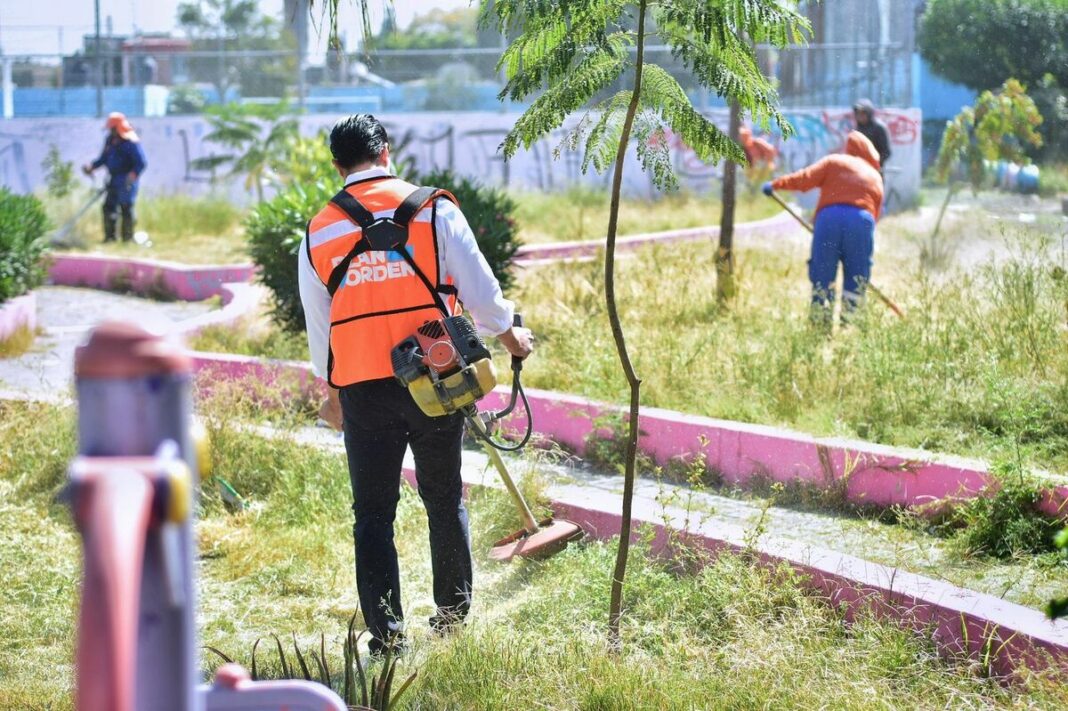 Presidente Felifer Macías supervisa trabajos de limpieza en Santa María Magdalena