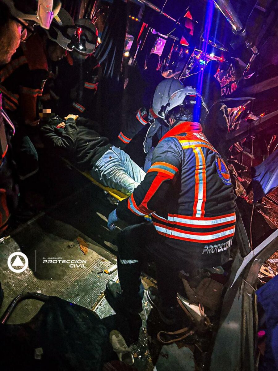 Choque entre tráiler y autobús deja un fallecido y 35 lesionados en El Marqués, Querétaro 1