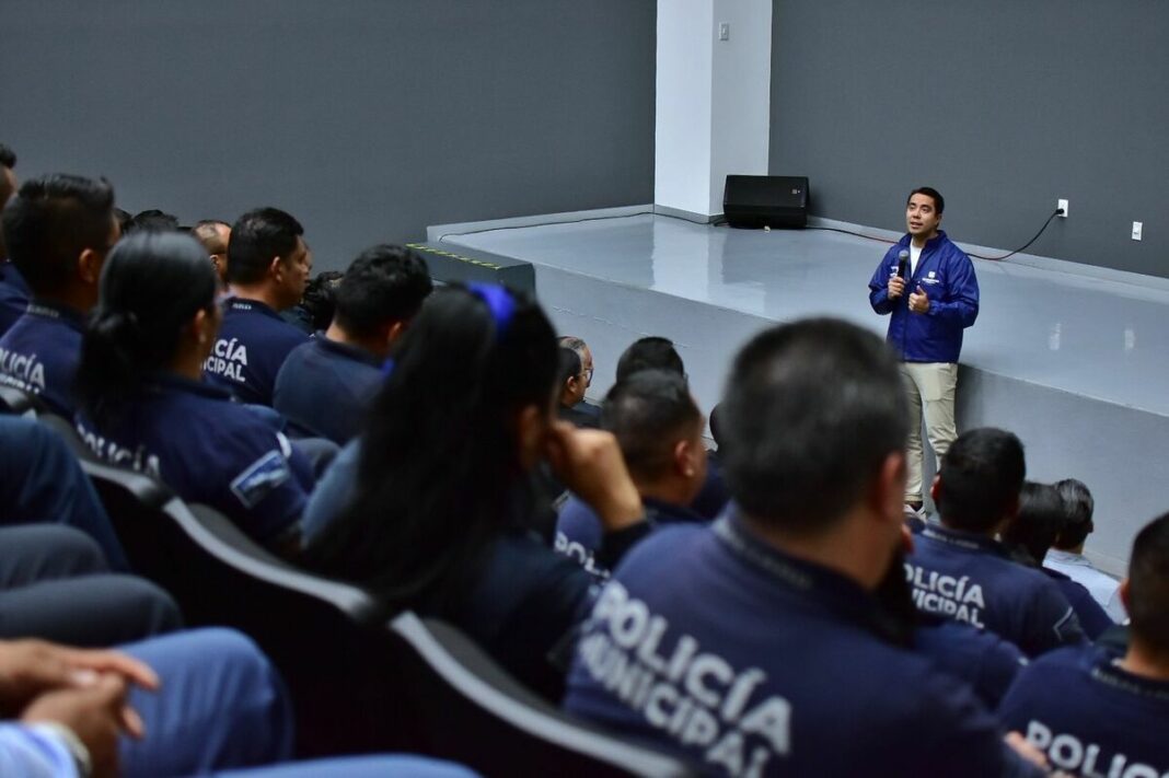 Refrenda Felifer Macías su compromiso con la Policía Municipal de Querétaro