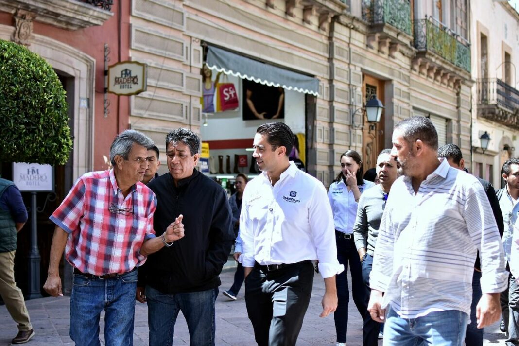 Se reúne Felifer Macías con vecinos y comerciantes del Centro Histórico de Querétaro