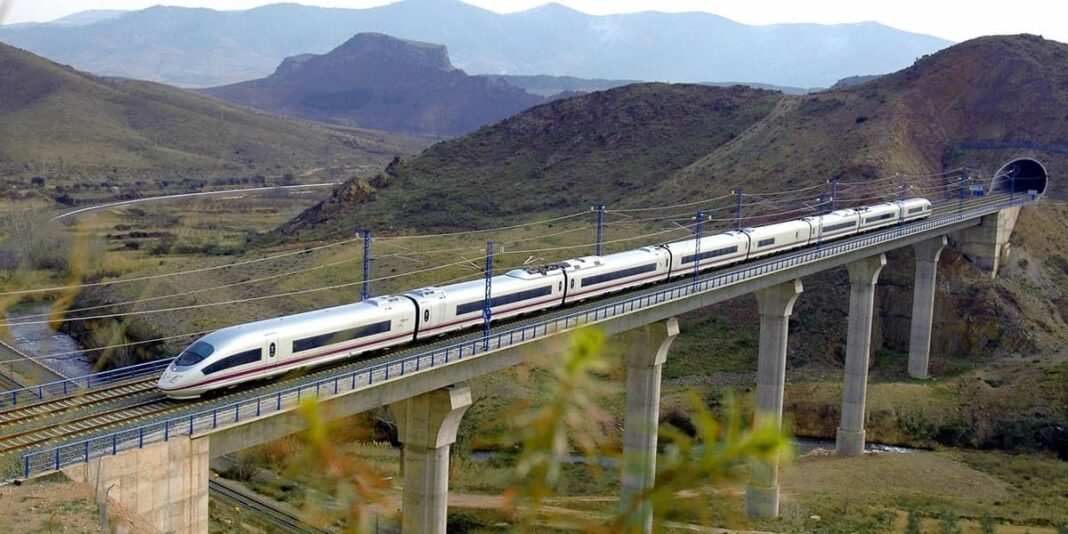 Tren México-Querétaro viajará hasta a 160 km/hr., con 450 pasajeros